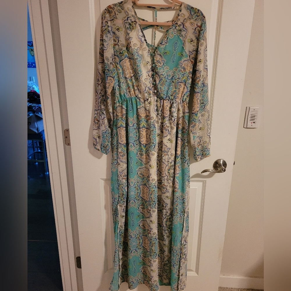 3/$27 Boohoo printed maxi dress
